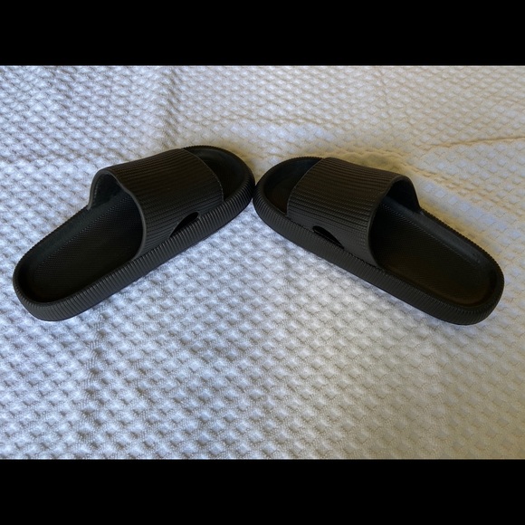 Plastic slide casual sandals. Size 38-39. Black. - Picture 3 of 9